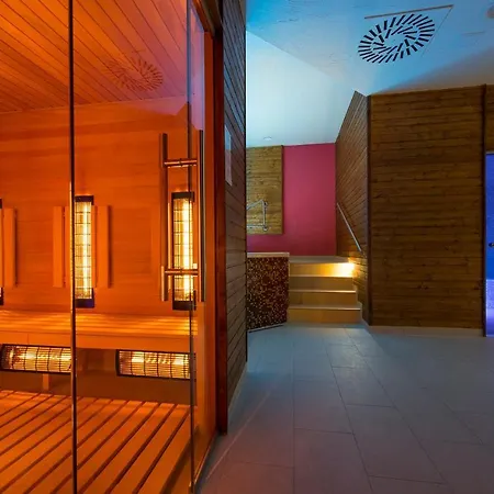 Üdülőközpont Kupelne Domceky - Kupele Smerdzonka Červený Kláštor