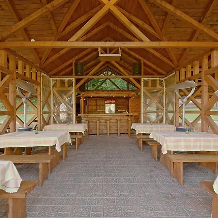 Üdülőközpont Kupelne Domceky - Kupele Smerdzonka Červený Kláštor