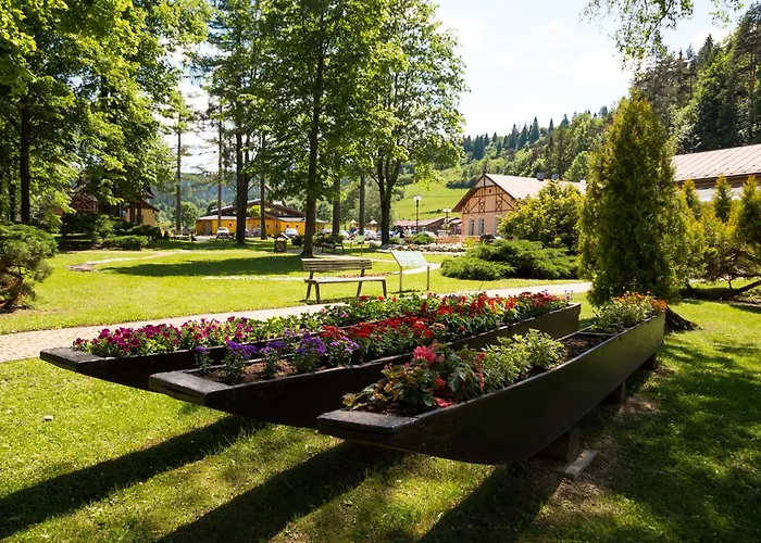 Kupelne Domceky - Kupele Cerveny Klastor Smerdzonka Resort 2*