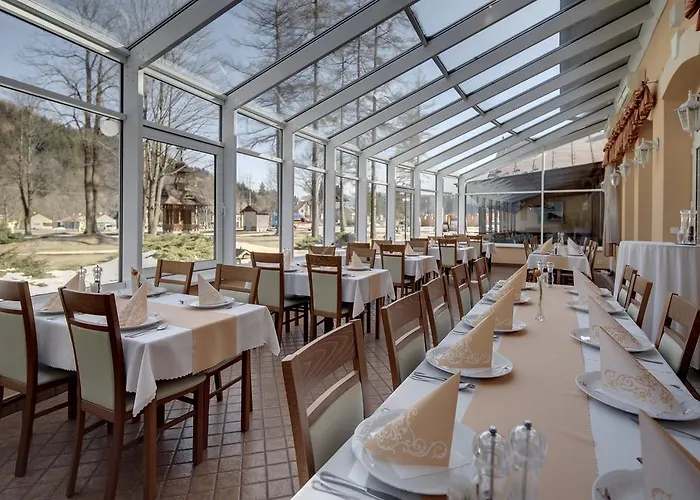 Kupelne Domceky - Kupele Cerveny Klastor Smerdzonka Resort 2*